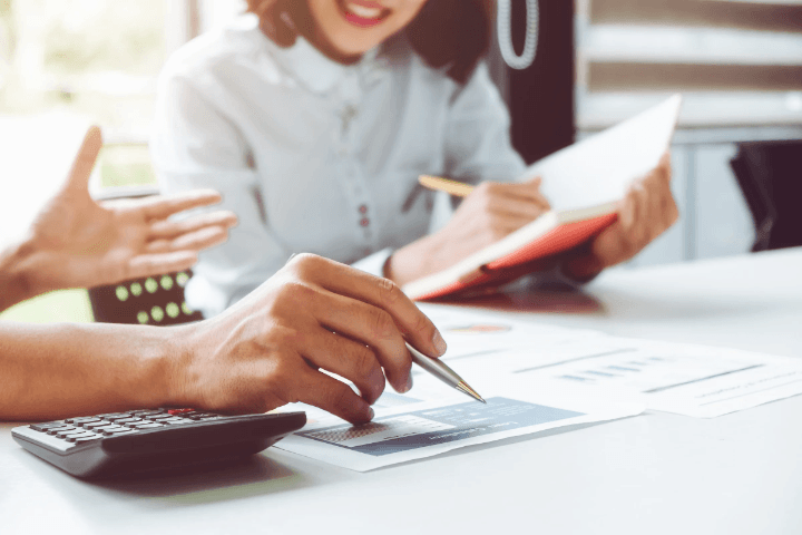 Strategic Restructuring How PE Firms Use Consultants for Rapid Turnarounds