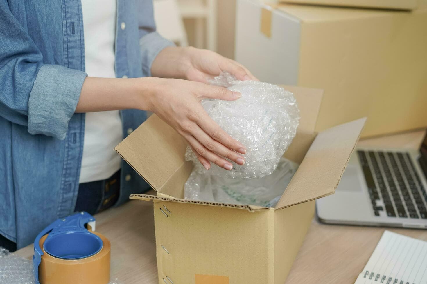 Navigating UPS Additional Handling Fees and Surcharges in 2024 Essential Insights for Cost Management